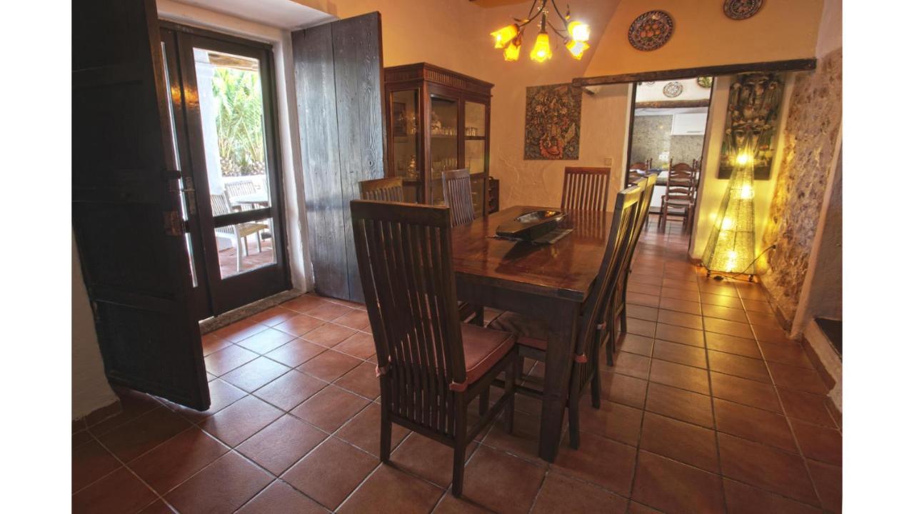 Villa Daniel 5 Mins By Taxi Into Ibiza Town Sant Jordi de ses Salines Luaran gambar